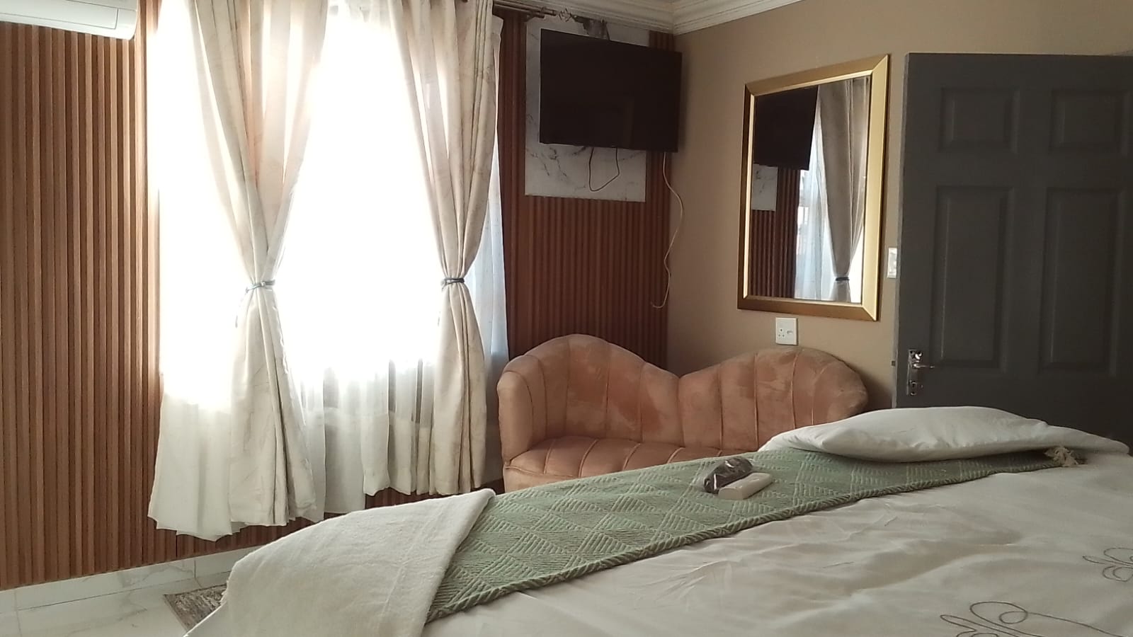 Room Image 4